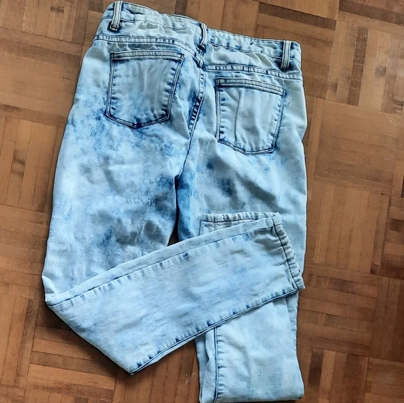 Distressed Jeans - Picture 4 of 4
